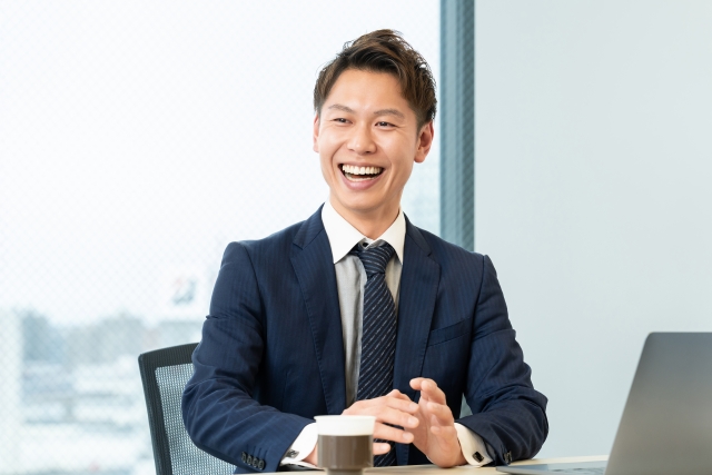優秀な営業が笑顔